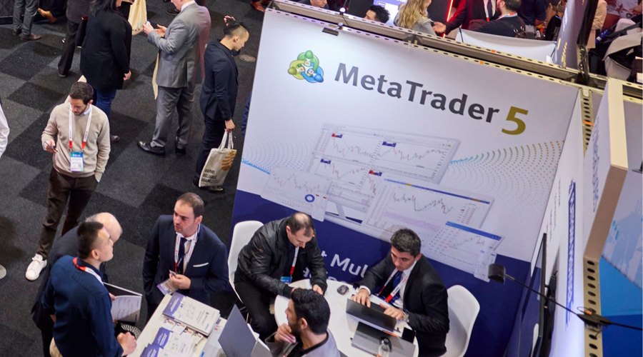 8月11日起深圳北往返重庆东加开夜间动卧，经停张家界